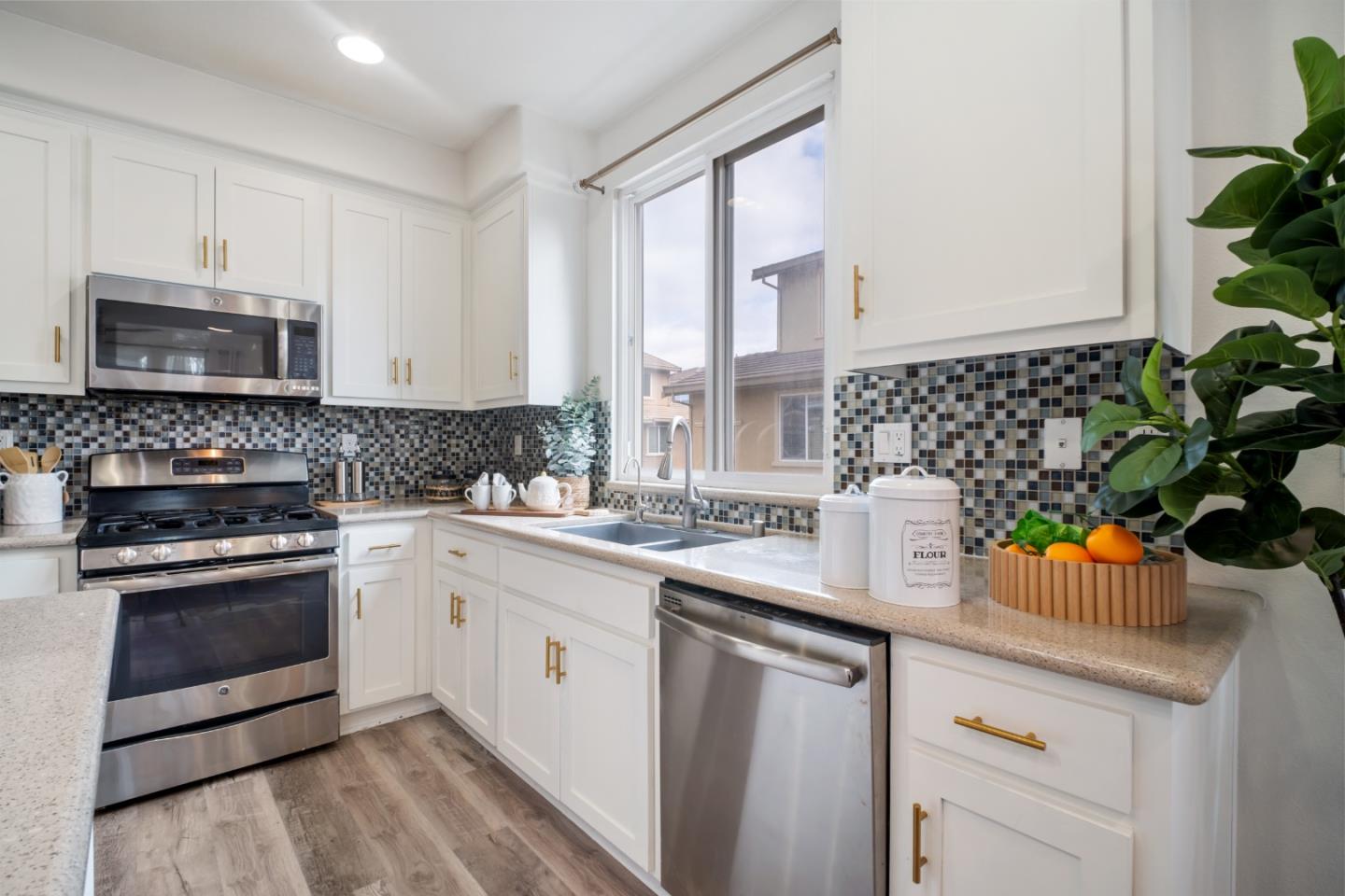 Detail Gallery Image 14 of 59 For 160 Currlin Cir, Milpitas,  CA 95035 - 3 Beds | 3 Baths