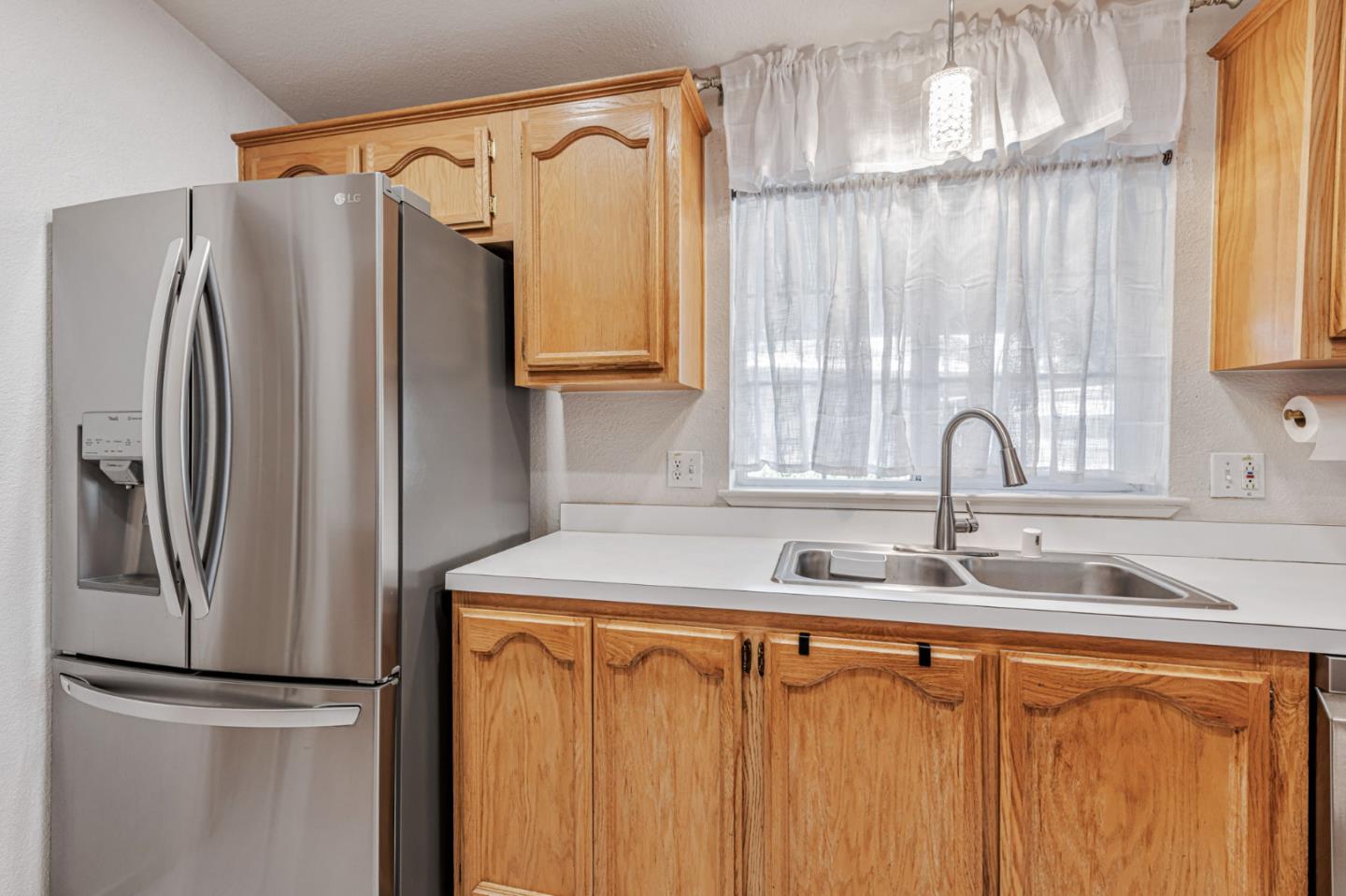 Detail Gallery Image 12 of 46 For 1580 Balein Ct #14,  Hayward,  CA 94544 - 3 Beds | 2 Baths