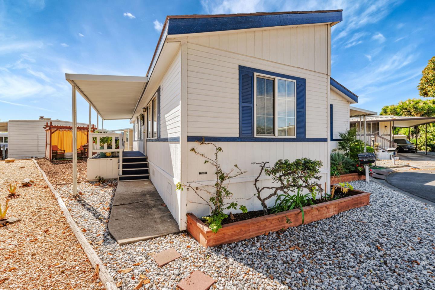 Detail Gallery Image 2 of 46 For 1580 Balein Ct #14,  Hayward,  CA 94544 - 3 Beds | 2 Baths