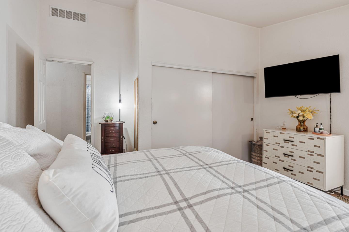 Detail Gallery Image 20 of 46 For 1580 Balein Ct #14,  Hayward,  CA 94544 - 3 Beds | 2 Baths