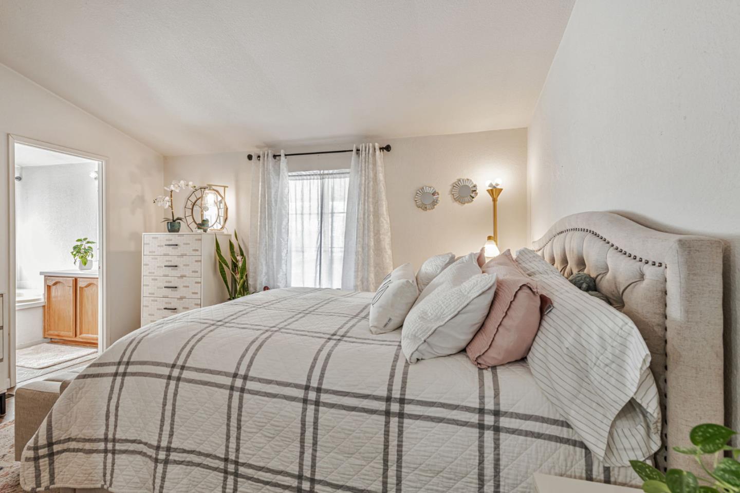 Detail Gallery Image 21 of 46 For 1580 Balein Ct #14,  Hayward,  CA 94544 - 3 Beds | 2 Baths