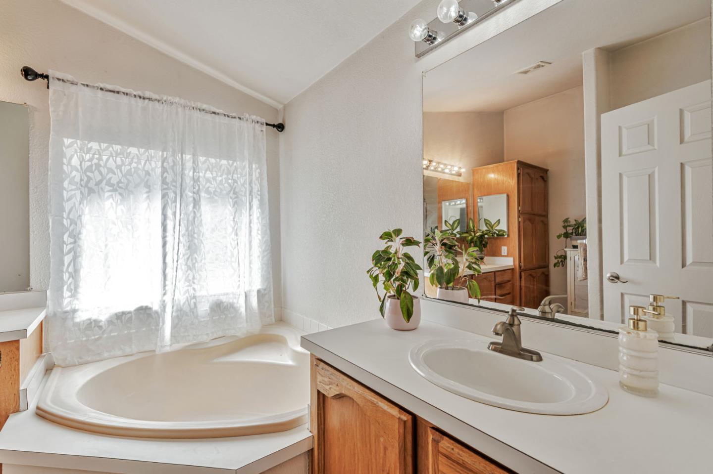 Detail Gallery Image 22 of 46 For 1580 Balein Ct #14,  Hayward,  CA 94544 - 3 Beds | 2 Baths
