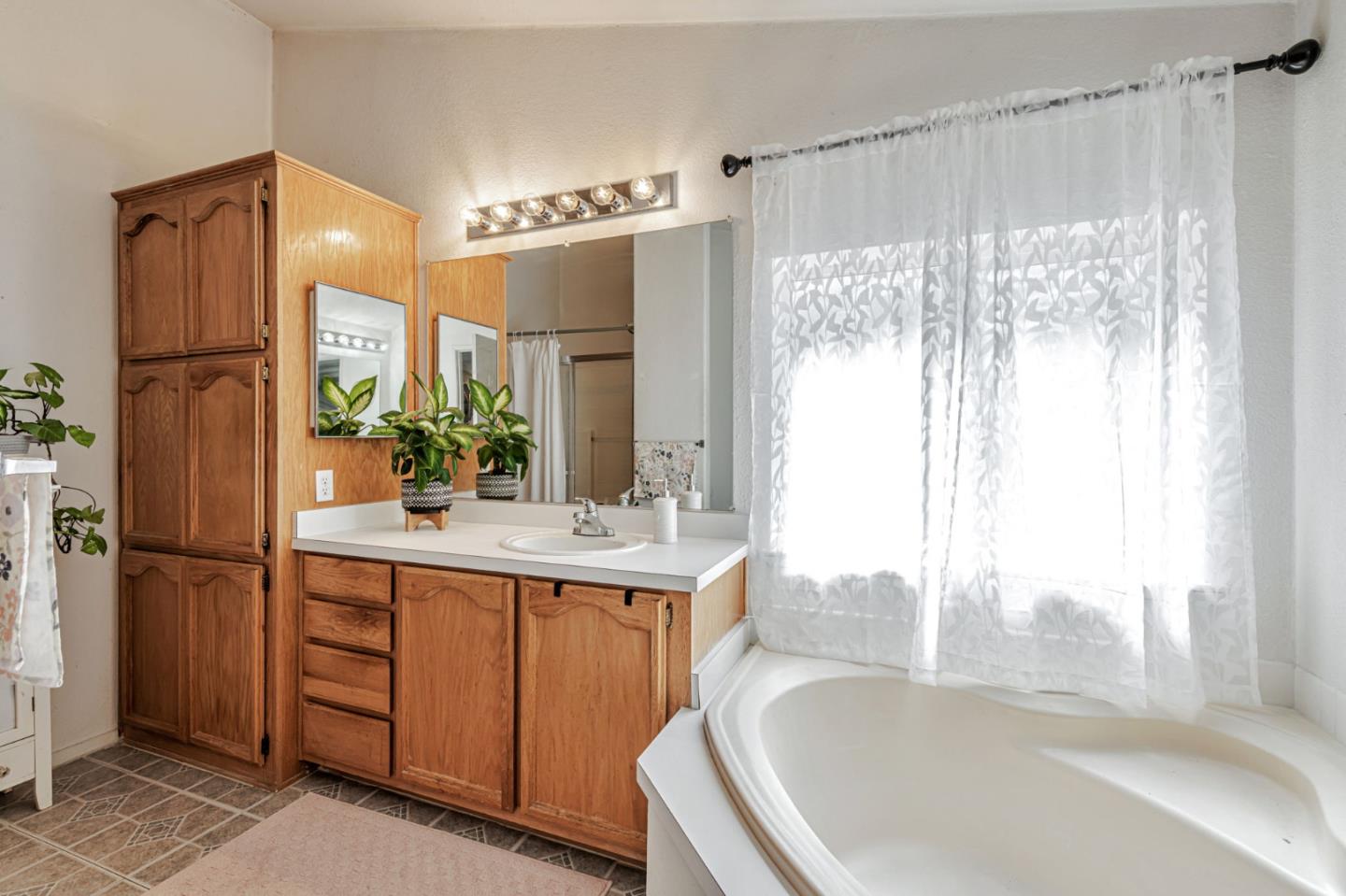 Detail Gallery Image 23 of 46 For 1580 Balein Ct #14,  Hayward,  CA 94544 - 3 Beds | 2 Baths