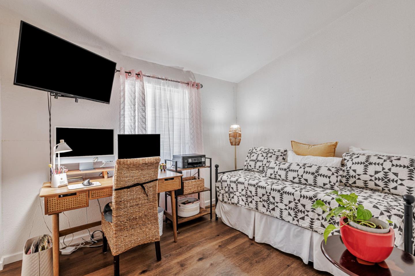 Detail Gallery Image 30 of 46 For 1580 Balein Ct #14,  Hayward,  CA 94544 - 3 Beds | 2 Baths