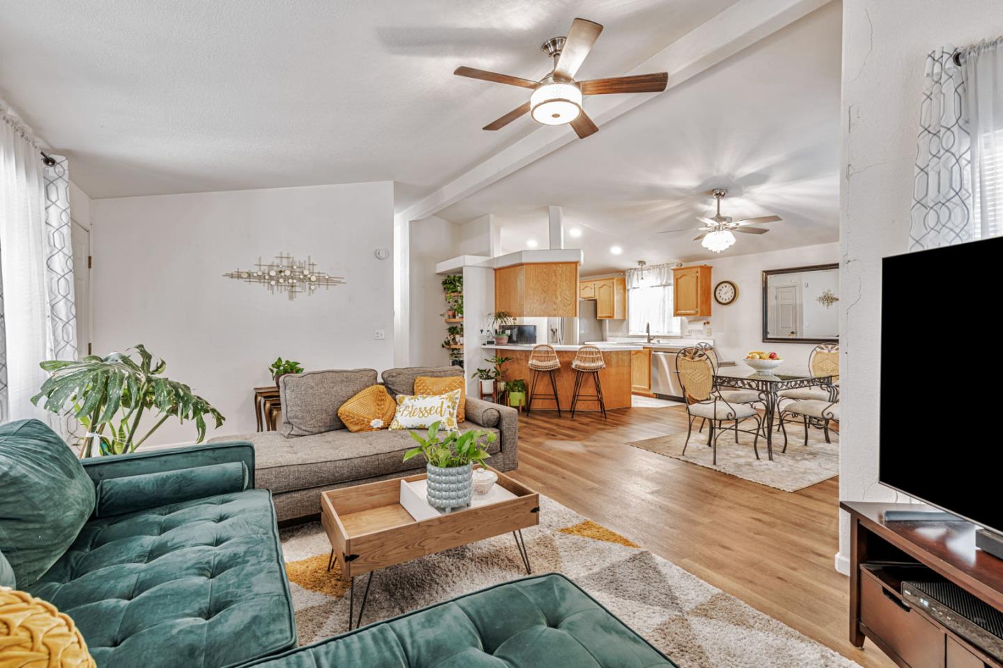 Detail Gallery Image 6 of 46 For 1580 Balein Ct #14,  Hayward,  CA 94544 - 3 Beds | 2 Baths