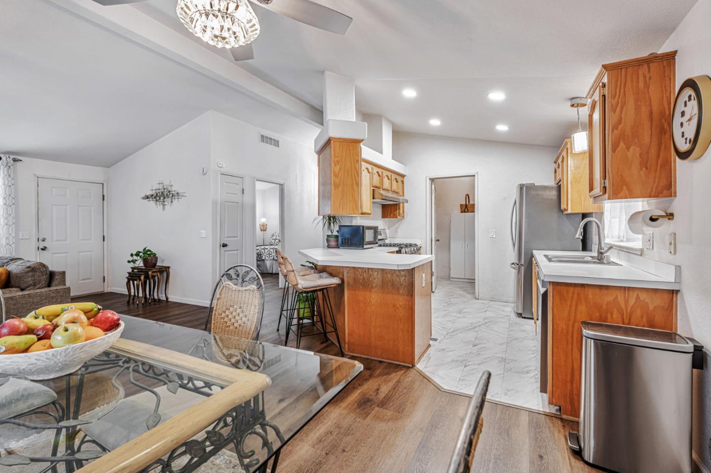 Detail Gallery Image 8 of 46 For 1580 Balein Ct #14,  Hayward,  CA 94544 - 3 Beds | 2 Baths