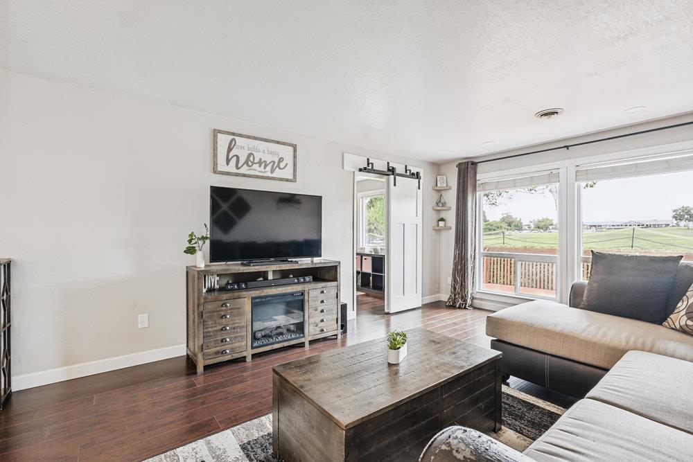 Detail Gallery Image 16 of 49 For 296 Ridgemark Dr, Hollister,  CA 95023 - 2 Beds | 2 Baths