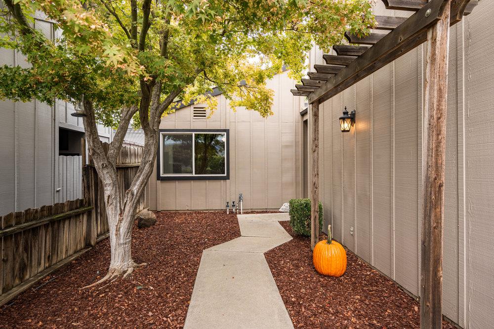 Detail Gallery Image 6 of 49 For 296 Ridgemark Dr, Hollister,  CA 95023 - 2 Beds | 2 Baths