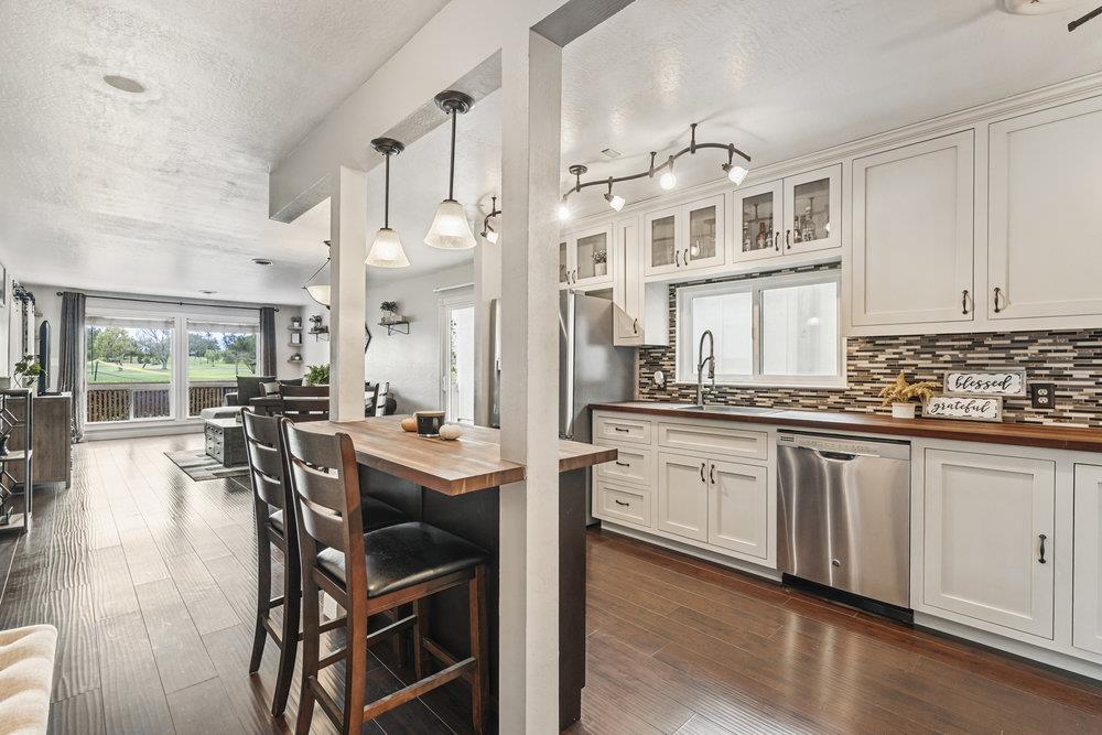 Detail Gallery Image 9 of 49 For 296 Ridgemark Dr, Hollister,  CA 95023 - 2 Beds | 2 Baths