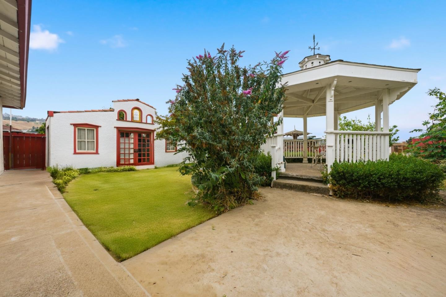 Detail Gallery Image 8 of 34 For 236 S Claremont Ave, San Jose,  CA 95127 - 3 Beds | 2 Baths