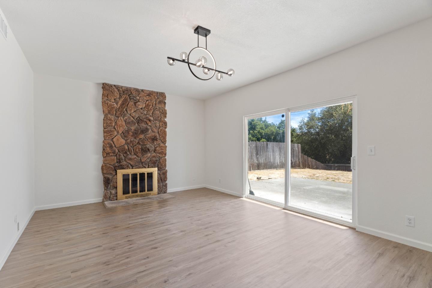 Detail Gallery Image 7 of 21 For 1155 Granada St, Vallejo,  CA 94591 - 4 Beds | 3 Baths