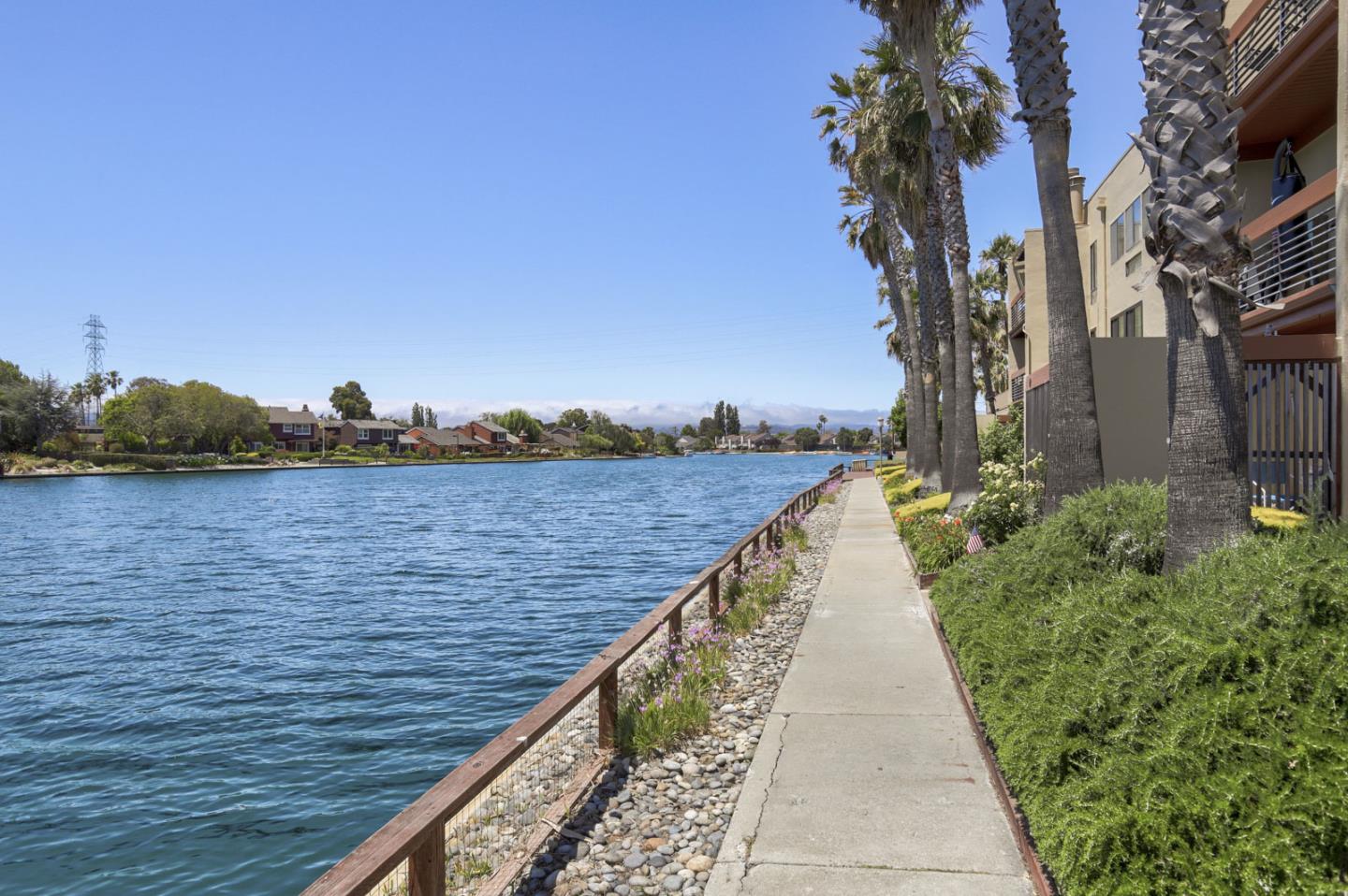 Detail Gallery Image 3 of 29 For 916 Beach Park Blvd #67,  Foster City,  CA 94404 - 3 Beds | 2 Baths