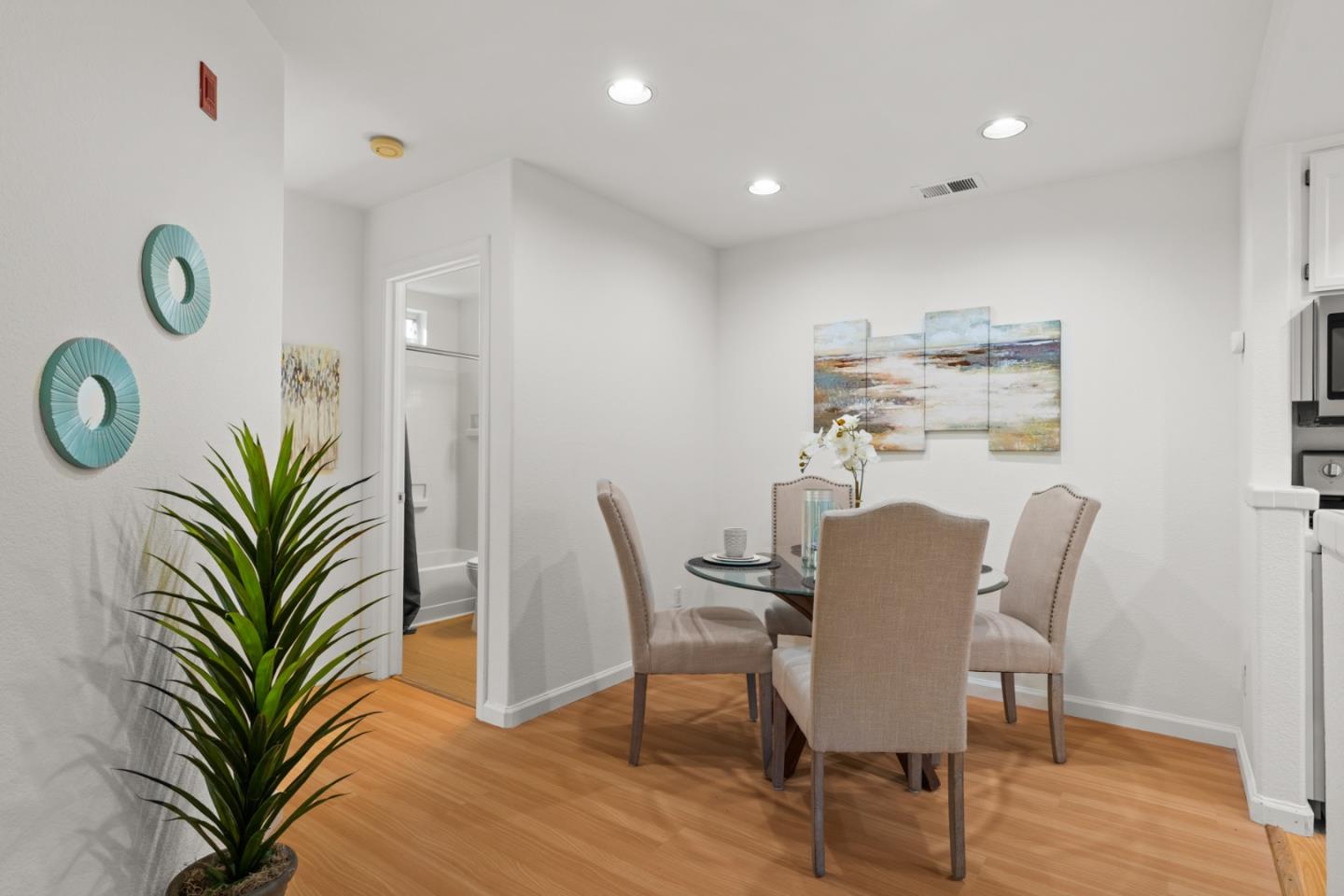 Detail Gallery Image 3 of 13 For 5981 Lake Hennessy Ct, San Jose,  CA 95123 - 2 Beds | 2 Baths