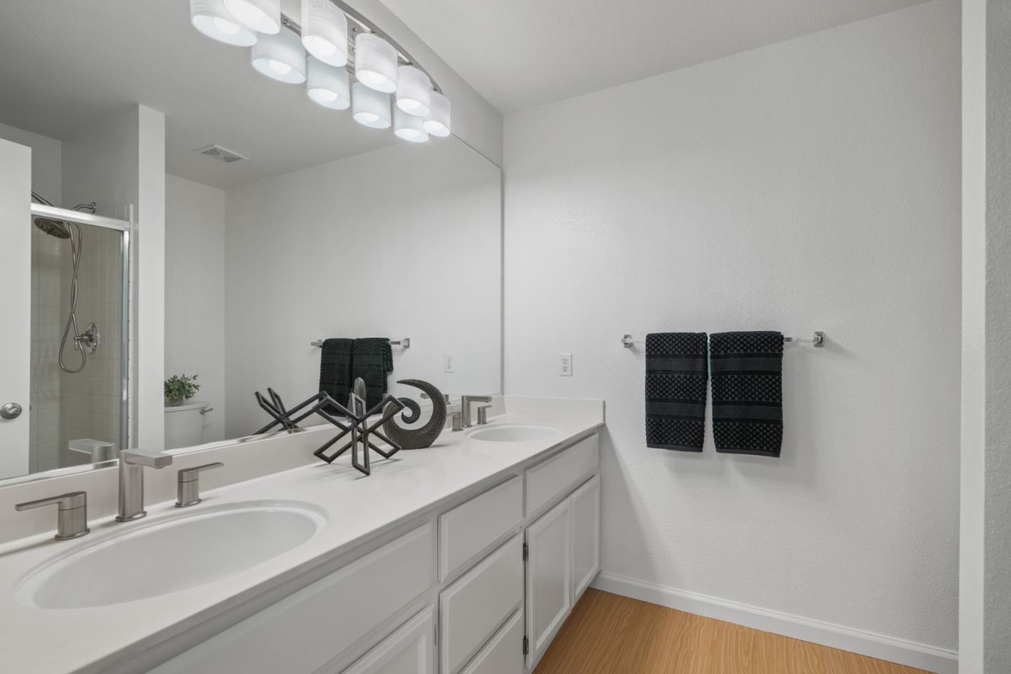 Detail Gallery Image 7 of 13 For 5981 Lake Hennessy Ct, San Jose,  CA 95123 - 2 Beds | 2 Baths