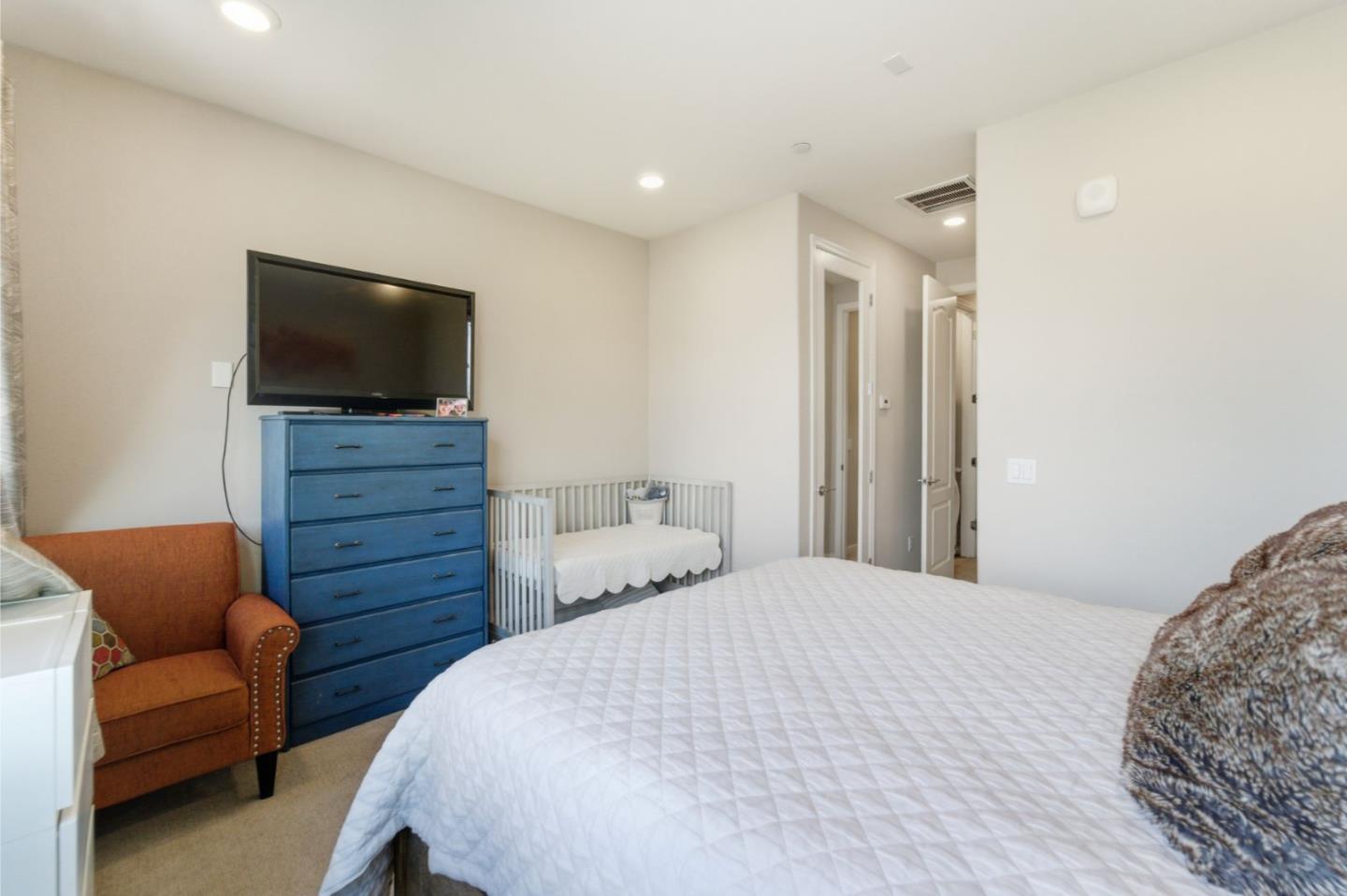 Detail Gallery Image 14 of 31 For 1206 California Cir, Milpitas,  CA 95035 - 2 Beds | 2/1 Baths