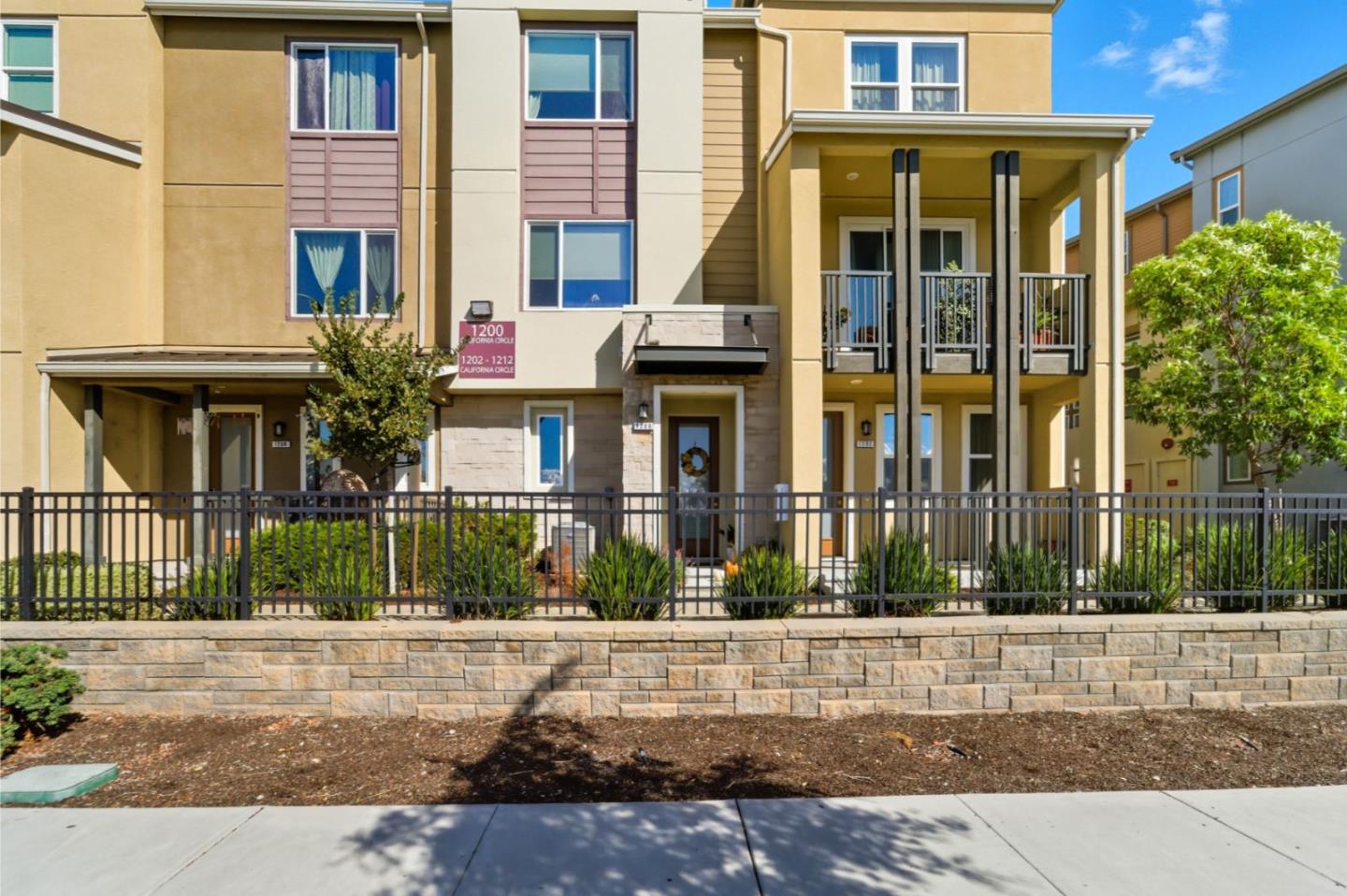 Detail Gallery Image 2 of 31 For 1206 California Cir, Milpitas,  CA 95035 - 2 Beds | 2/1 Baths