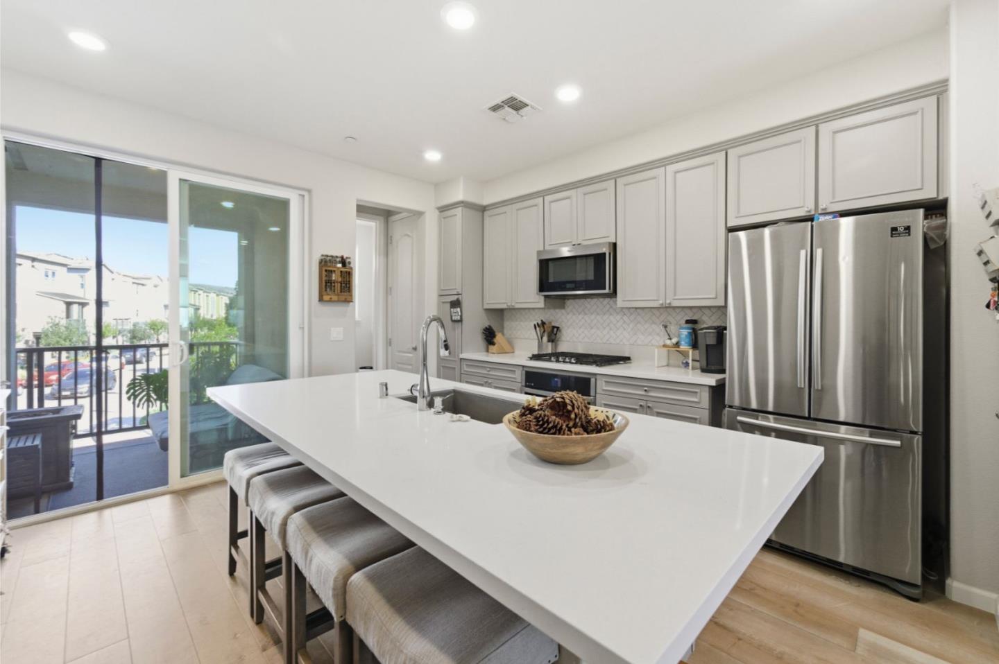 Detail Gallery Image 20 of 31 For 1206 California Cir, Milpitas,  CA 95035 - 2 Beds | 2/1 Baths