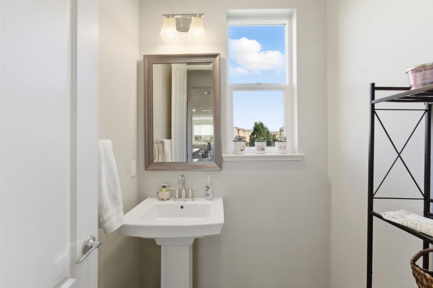 Detail Gallery Image 4 of 31 For 1206 California Cir, Milpitas,  CA 95035 - 2 Beds | 2/1 Baths