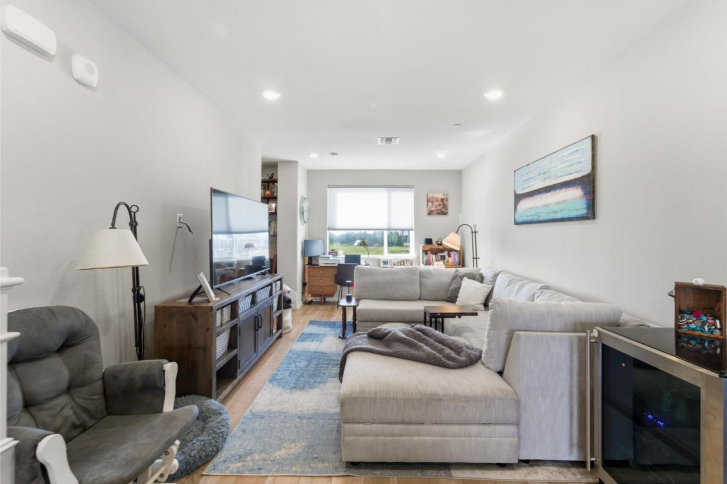 Detail Gallery Image 5 of 31 For 1206 California Cir, Milpitas,  CA 95035 - 2 Beds | 2/1 Baths