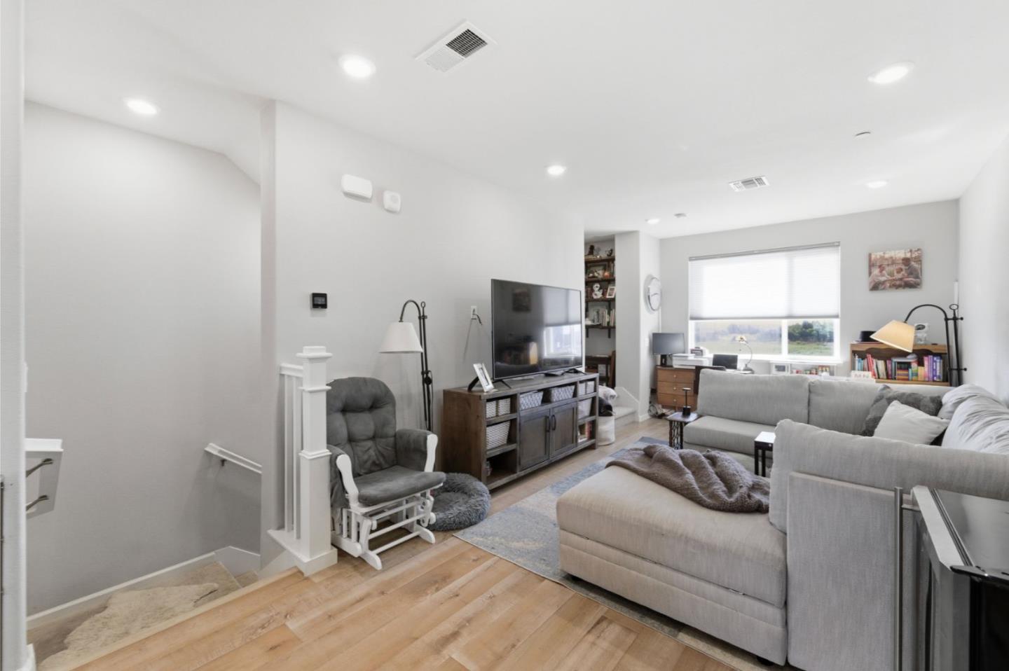 Detail Gallery Image 6 of 31 For 1206 California Cir, Milpitas,  CA 95035 - 2 Beds | 2/1 Baths