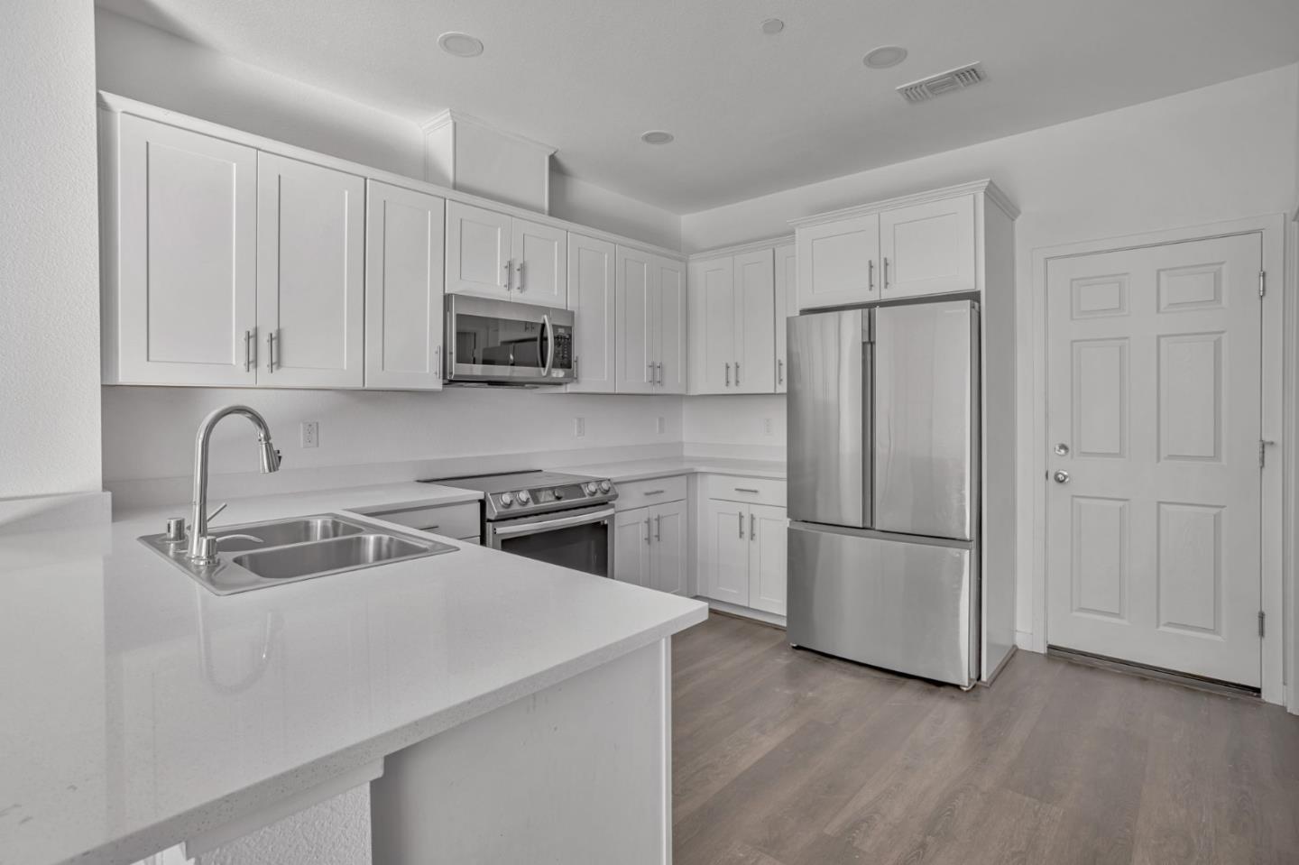 Detail Gallery Image 4 of 14 For 3019 Magical Walk, Sacramento,  CA 95835 - 3 Beds | 2/1 Baths