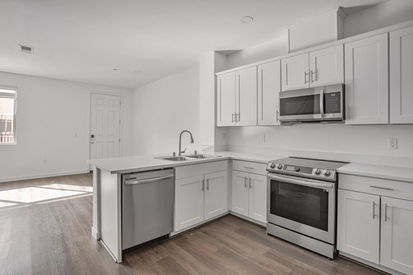 Detail Gallery Image 5 of 14 For 3019 Magical Walk, Sacramento,  CA 95835 - 3 Beds | 2/1 Baths