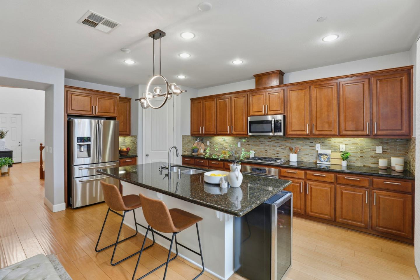 Detail Gallery Image 12 of 43 For 264 Windsong Way, Gilroy,  CA 95020 - 4 Beds | 3 Baths