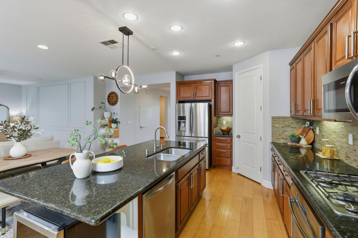 Detail Gallery Image 13 of 43 For 264 Windsong Way, Gilroy,  CA 95020 - 4 Beds | 3 Baths