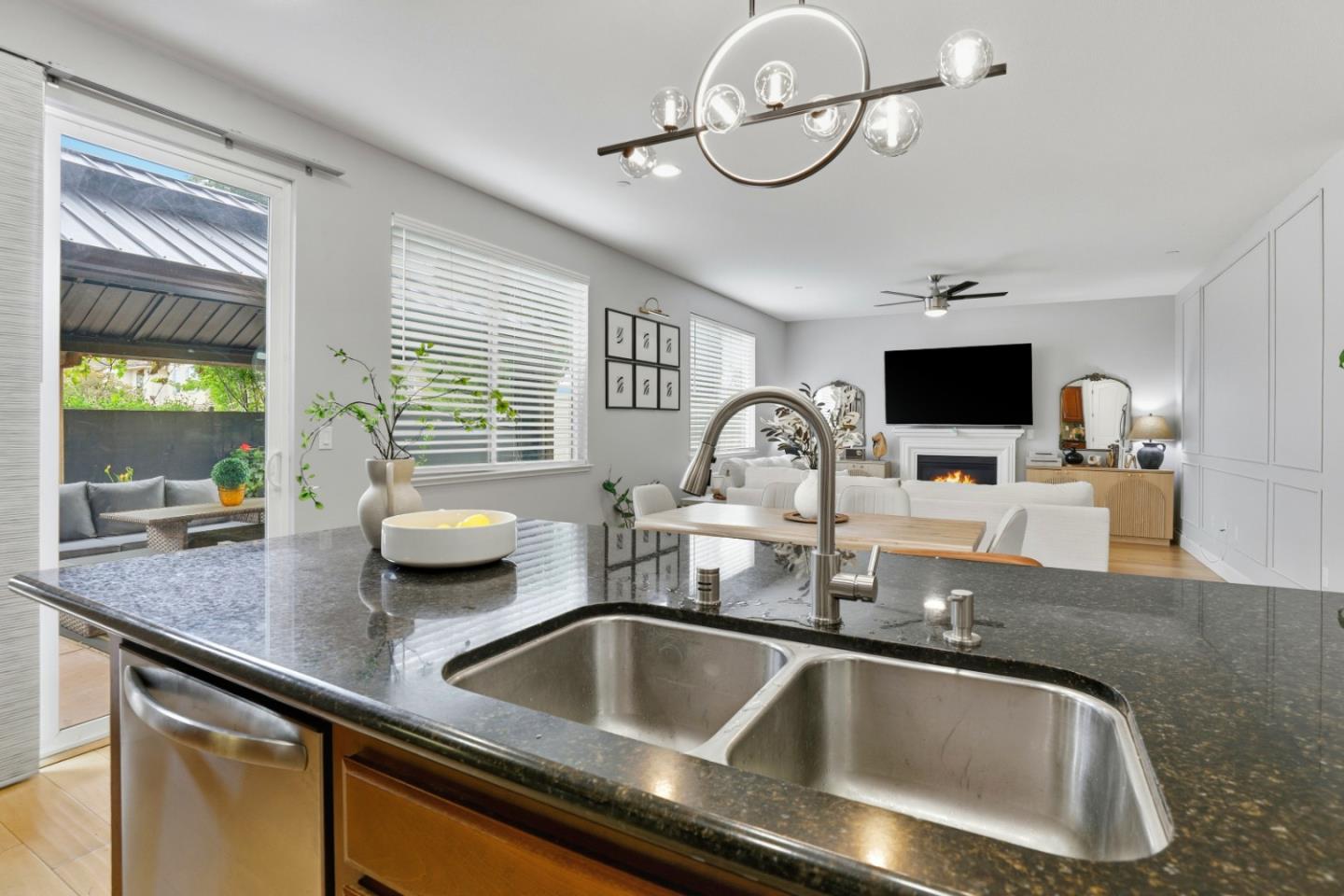 Detail Gallery Image 15 of 43 For 264 Windsong Way, Gilroy,  CA 95020 - 4 Beds | 3 Baths