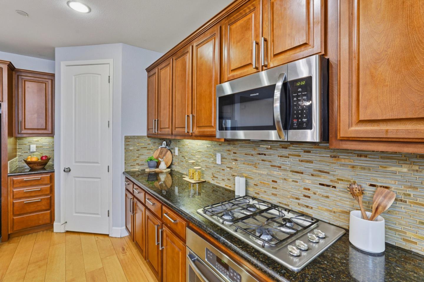 Detail Gallery Image 16 of 43 For 264 Windsong Way, Gilroy,  CA 95020 - 4 Beds | 3 Baths