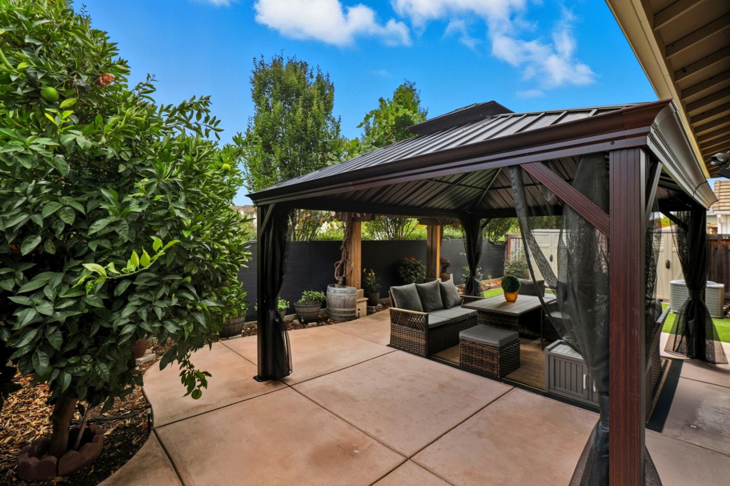 Detail Gallery Image 39 of 43 For 264 Windsong Way, Gilroy,  CA 95020 - 4 Beds | 3 Baths