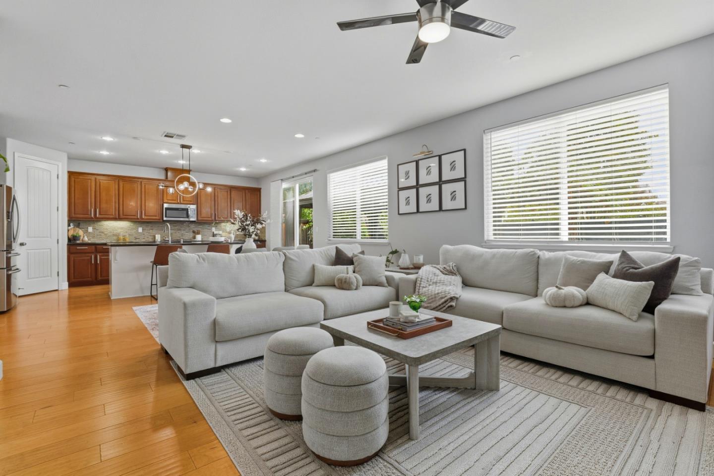 Detail Gallery Image 9 of 43 For 264 Windsong Way, Gilroy,  CA 95020 - 4 Beds | 3 Baths