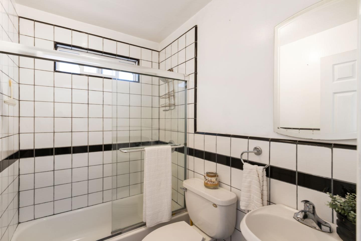 Detail Gallery Image 19 of 48 For 42932 Peachwood St, Fremont,  CA 94538 - 6 Beds | 5 Baths