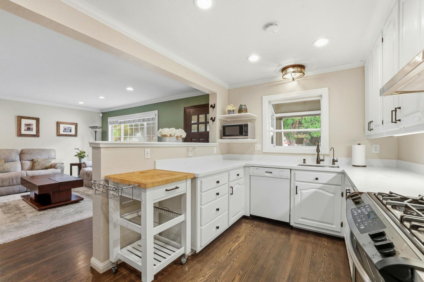 Detail Gallery Image 10 of 38 For 221 Seabiscuit Dr, San Jose,  CA 95111 - 3 Beds | 2 Baths