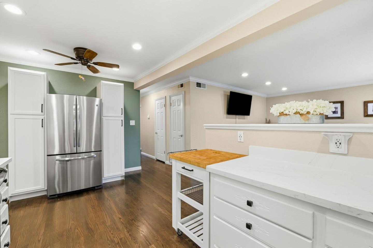 Detail Gallery Image 11 of 38 For 221 Seabiscuit Dr, San Jose,  CA 95111 - 3 Beds | 2 Baths