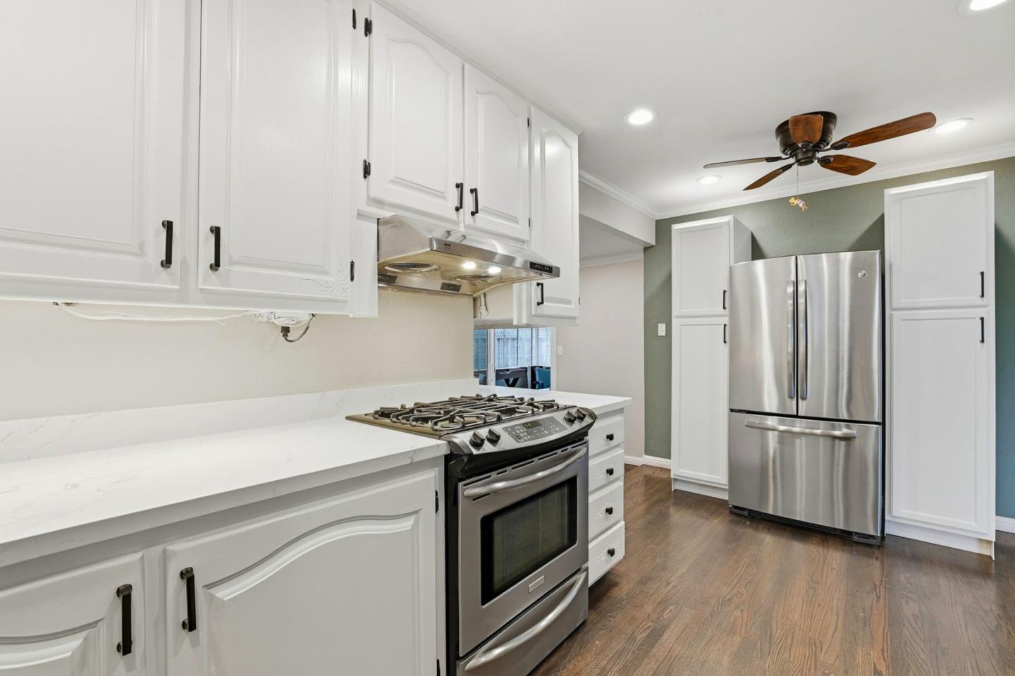 Detail Gallery Image 12 of 38 For 221 Seabiscuit Dr, San Jose,  CA 95111 - 3 Beds | 2 Baths