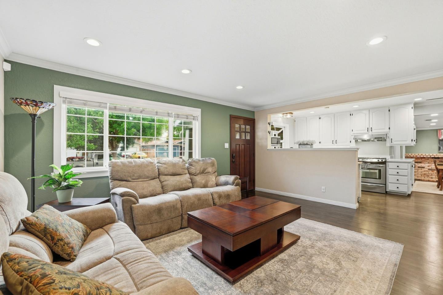 Detail Gallery Image 2 of 38 For 221 Seabiscuit Dr, San Jose,  CA 95111 - 3 Beds | 2 Baths