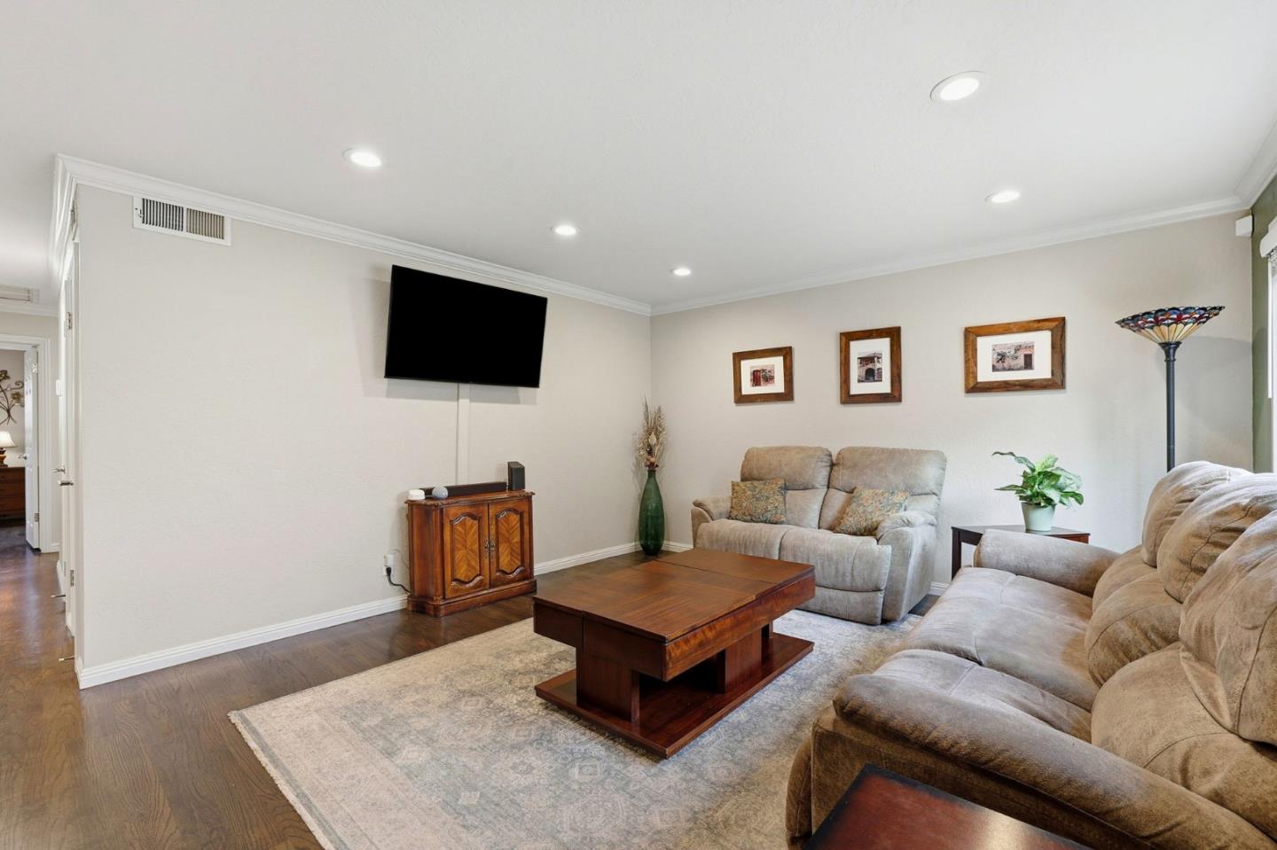 Detail Gallery Image 7 of 38 For 221 Seabiscuit Dr, San Jose,  CA 95111 - 3 Beds | 2 Baths