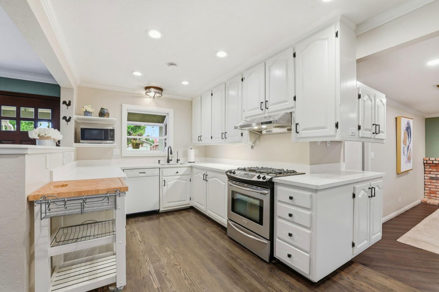 Detail Gallery Image 9 of 38 For 221 Seabiscuit Dr, San Jose,  CA 95111 - 3 Beds | 2 Baths