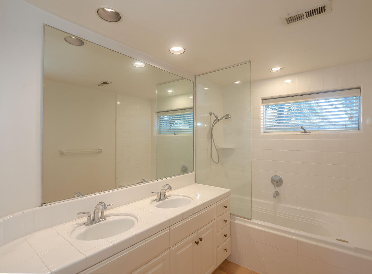 Detail Gallery Image 14 of 20 For Ocean View Blvd,  Pacific Grove,  CA 93950 - 2 Beds | 1/1 Baths