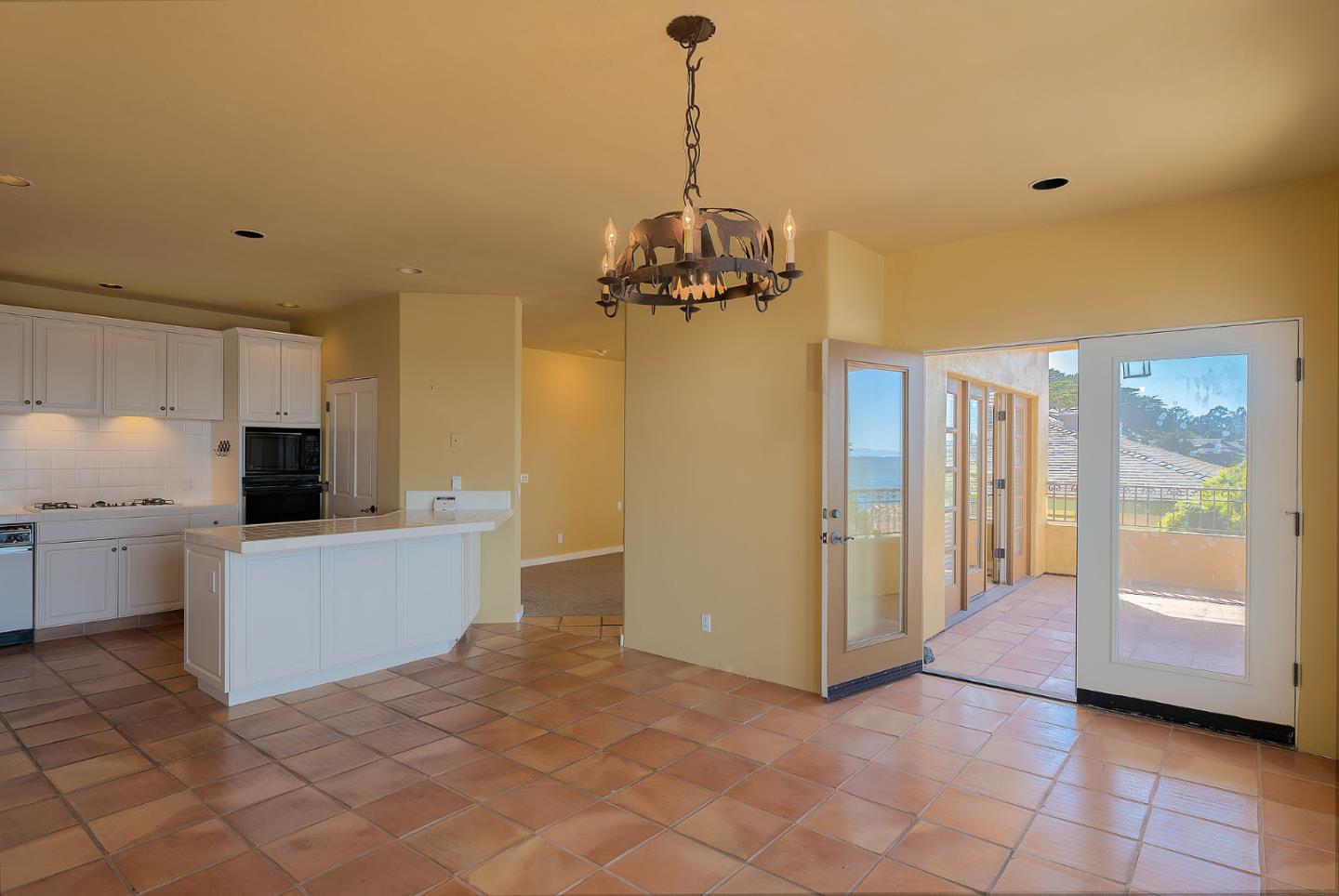 Detail Gallery Image 8 of 20 For Ocean View Blvd,  Pacific Grove,  CA 93950 - 2 Beds | 1/1 Baths