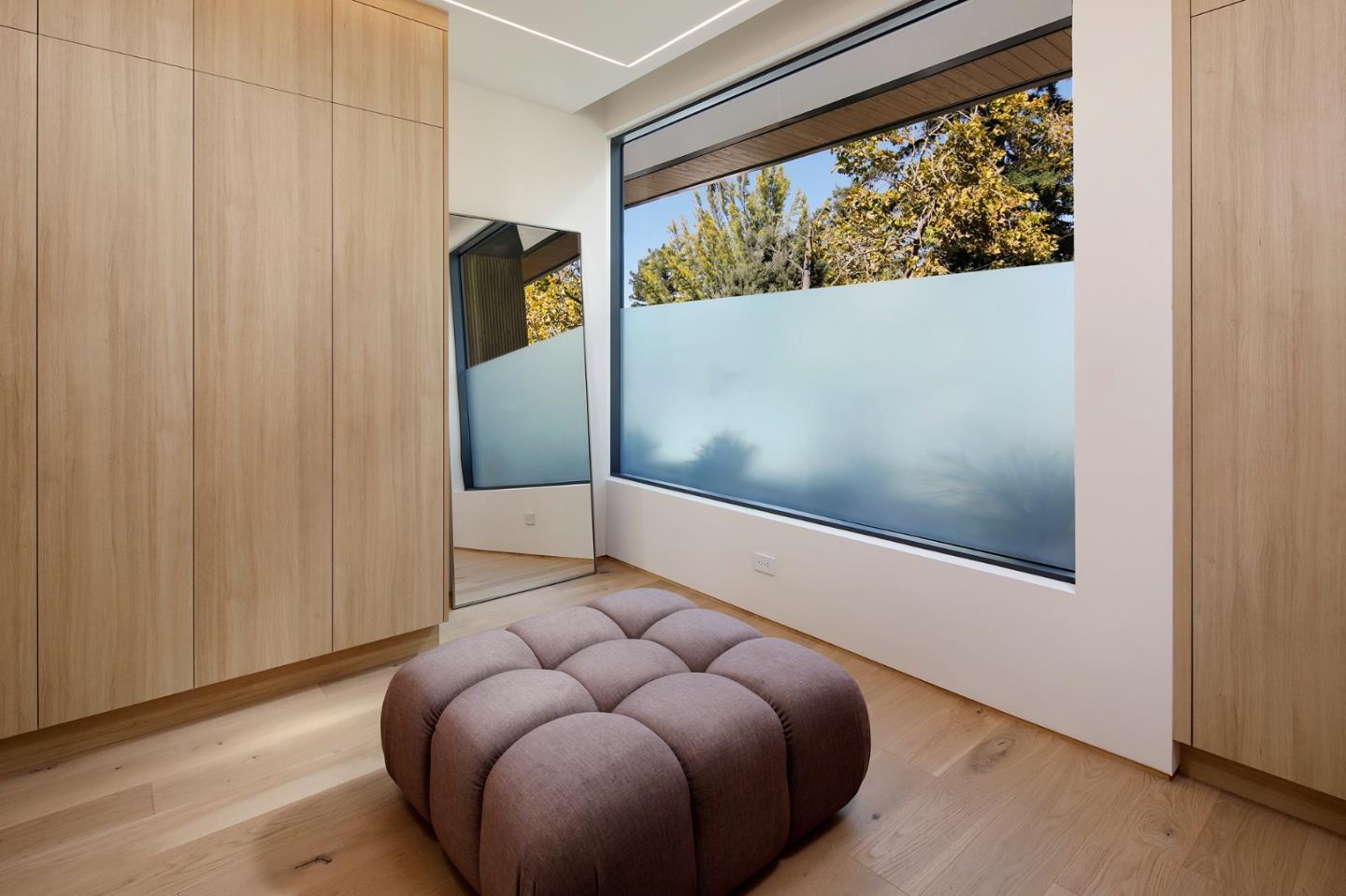 Detail Gallery Image 13 of 32 For 1480 Bryant St, Palo Alto,  CA 94301 - 5 Beds | 5/2 Baths