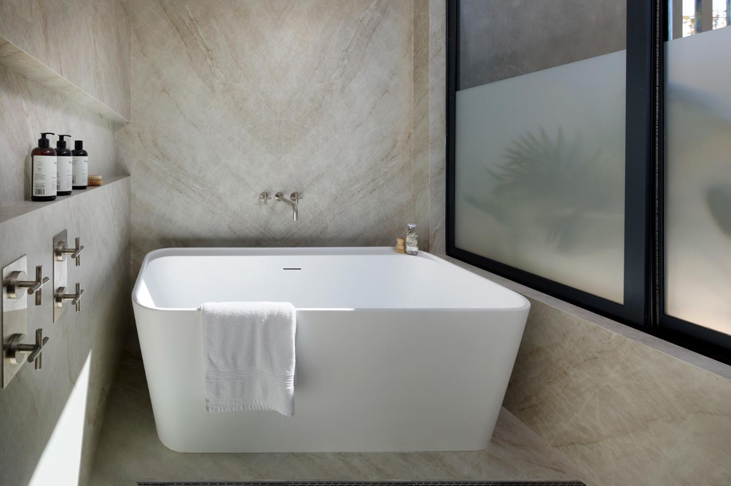 Detail Gallery Image 17 of 32 For 1480 Bryant St, Palo Alto,  CA 94301 - 5 Beds | 5/2 Baths