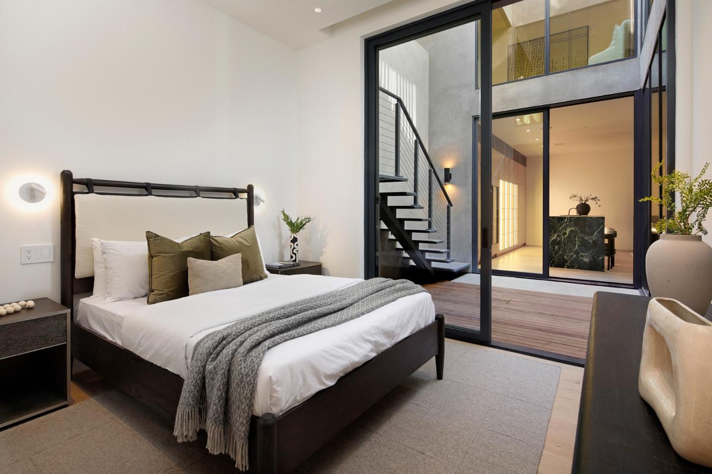 Detail Gallery Image 23 of 32 For 1480 Bryant St, Palo Alto,  CA 94301 - 5 Beds | 5/2 Baths