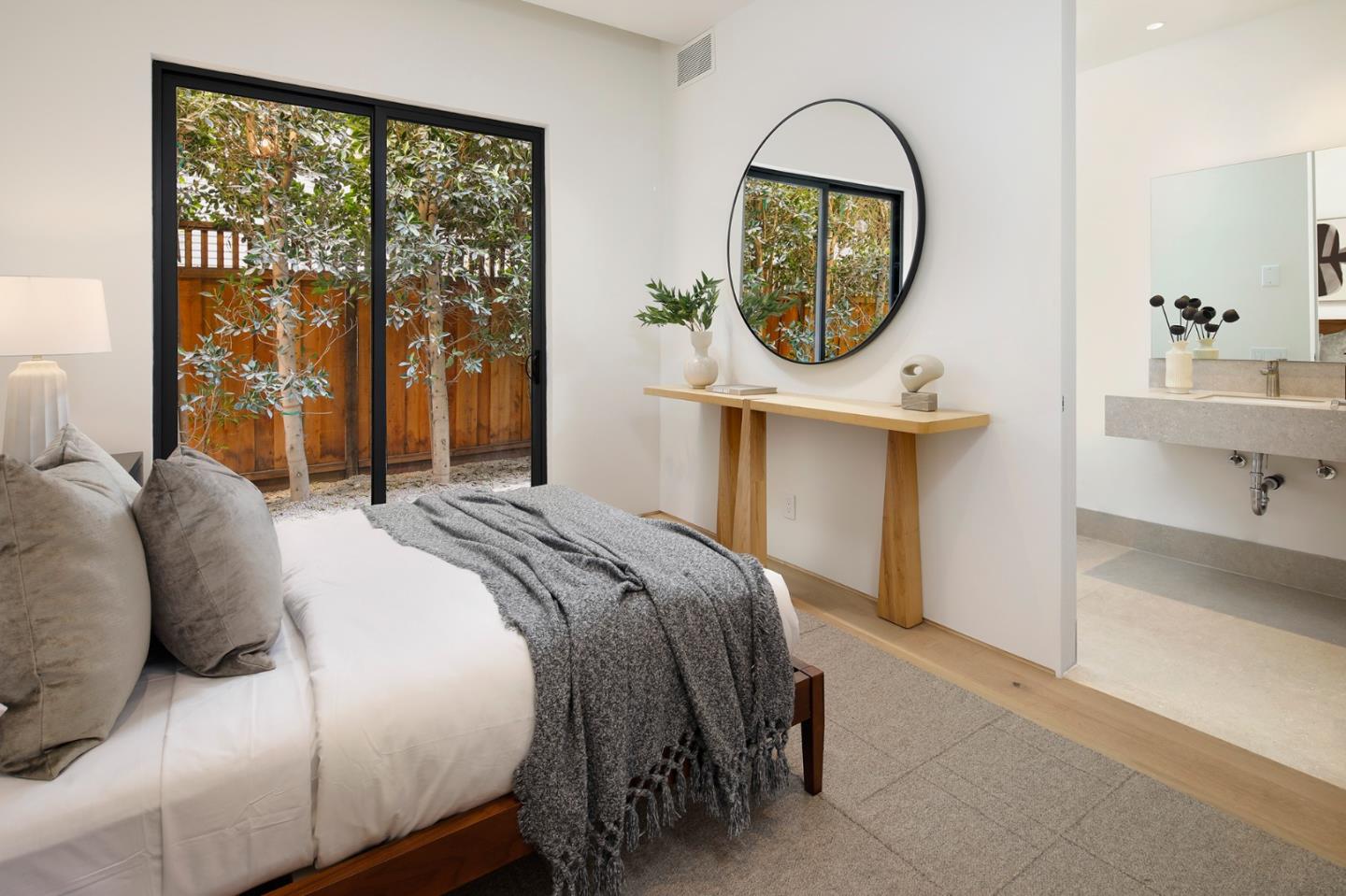 Detail Gallery Image 28 of 32 For 1480 Bryant St, Palo Alto,  CA 94301 - 5 Beds | 5/2 Baths