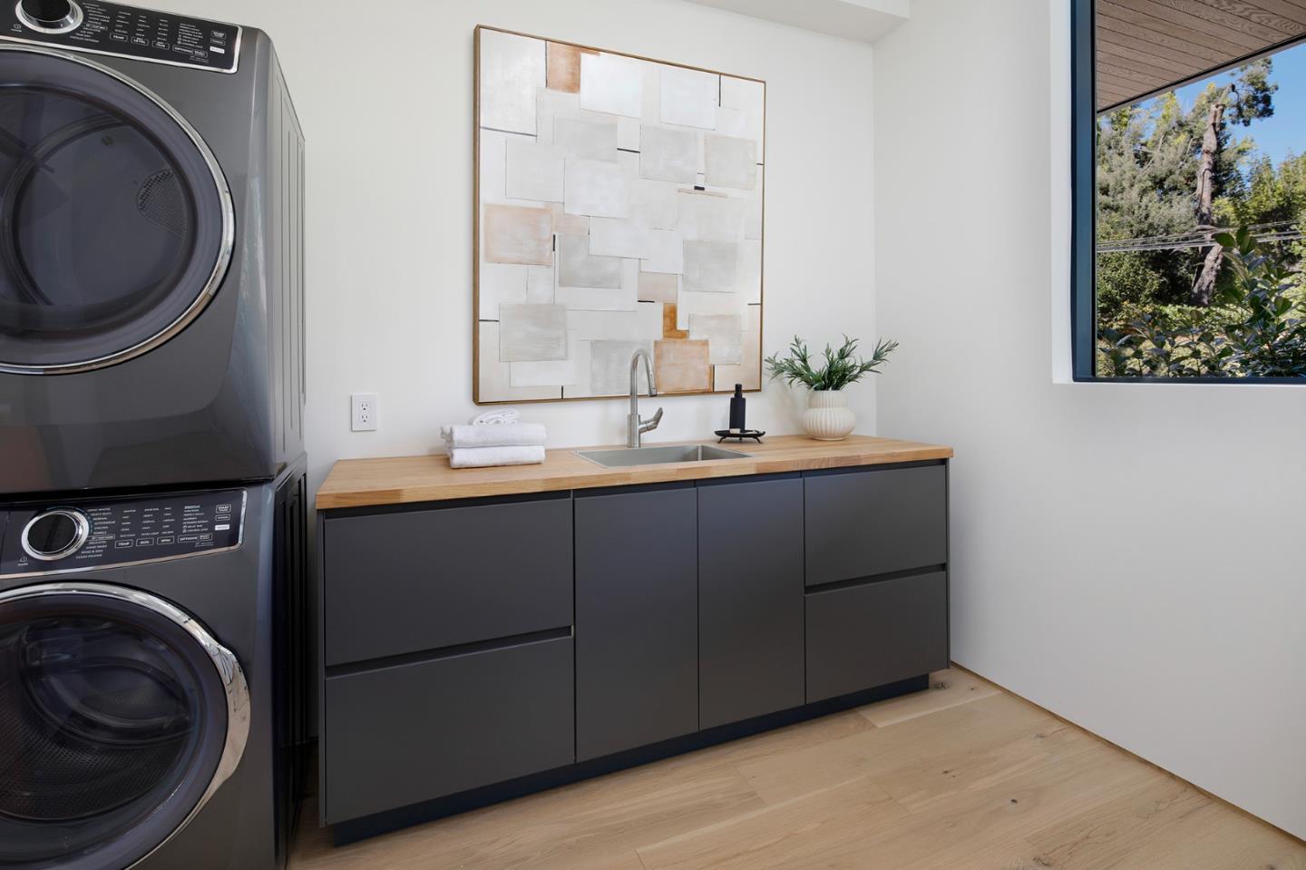 Detail Gallery Image 29 of 32 For 1480 Bryant St, Palo Alto,  CA 94301 - 5 Beds | 5/2 Baths