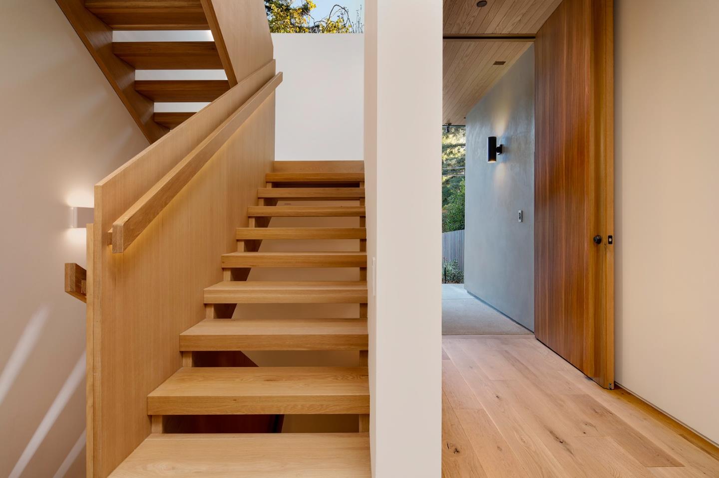 Detail Gallery Image 3 of 32 For 1480 Bryant St, Palo Alto,  CA 94301 - 5 Beds | 5/2 Baths