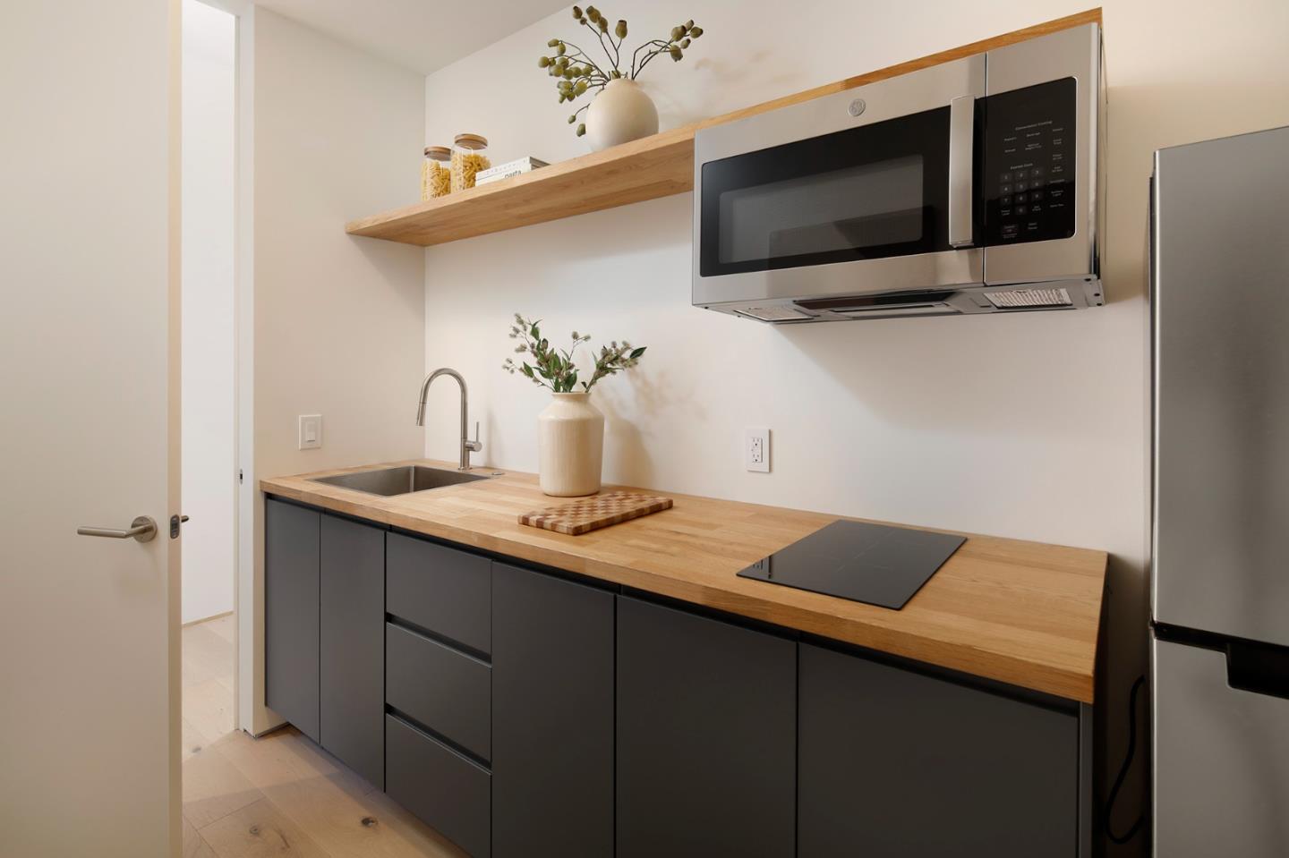 Detail Gallery Image 30 of 32 For 1480 Bryant St, Palo Alto,  CA 94301 - 5 Beds | 5/2 Baths