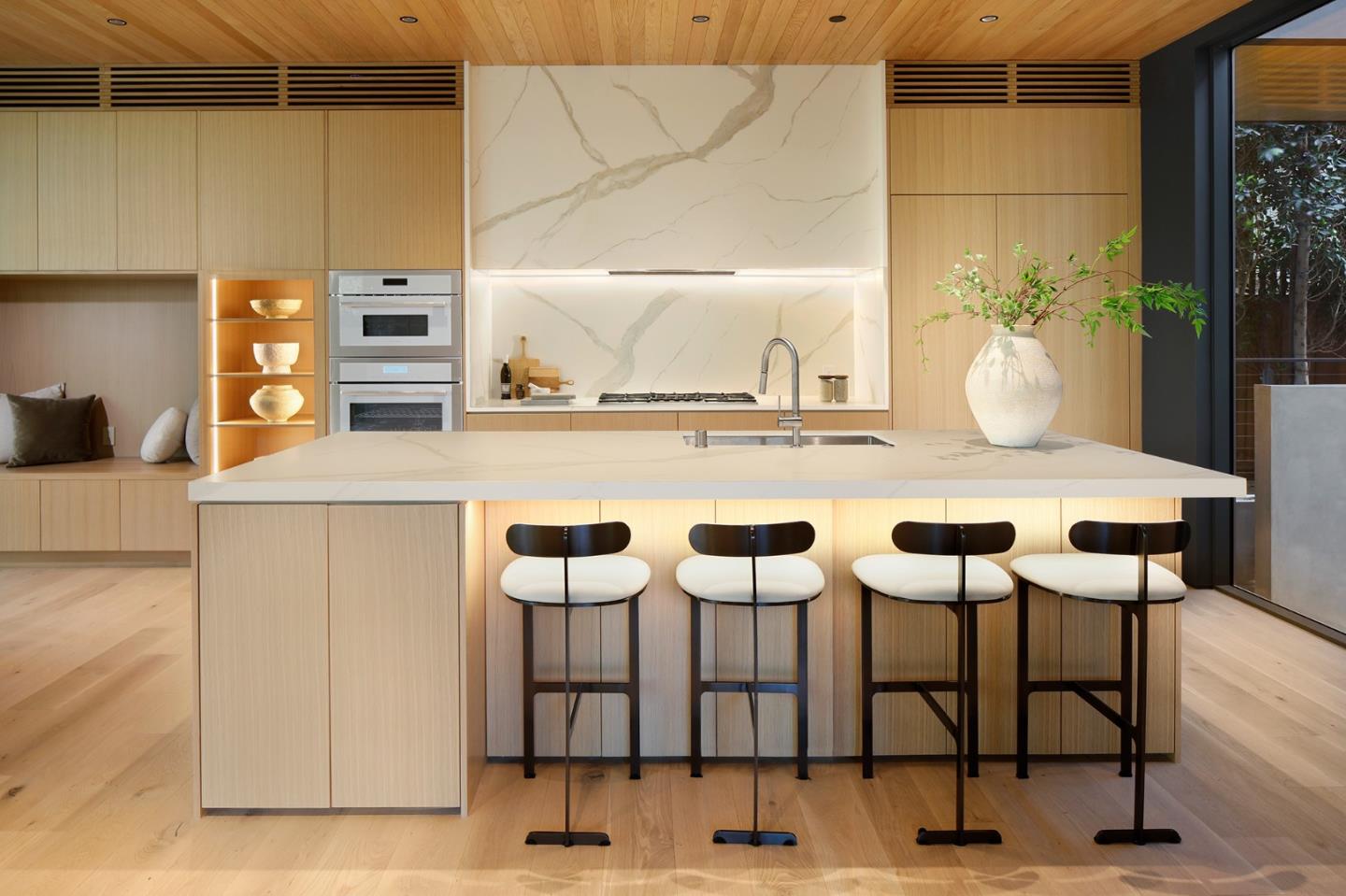 Detail Gallery Image 4 of 32 For 1480 Bryant St, Palo Alto,  CA 94301 - 5 Beds | 5/2 Baths