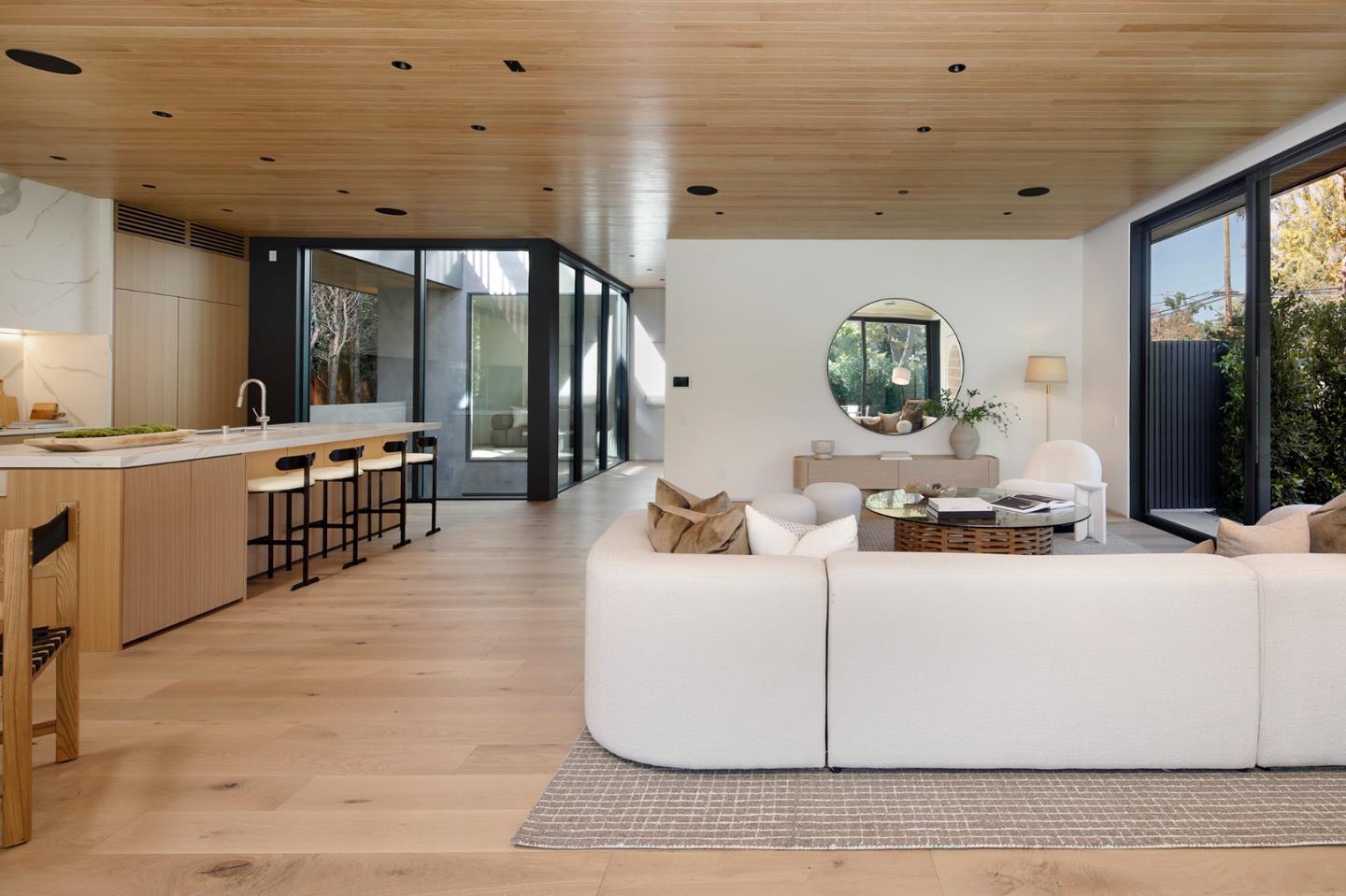 Detail Gallery Image 6 of 32 For 1480 Bryant St, Palo Alto,  CA 94301 - 5 Beds | 5/2 Baths